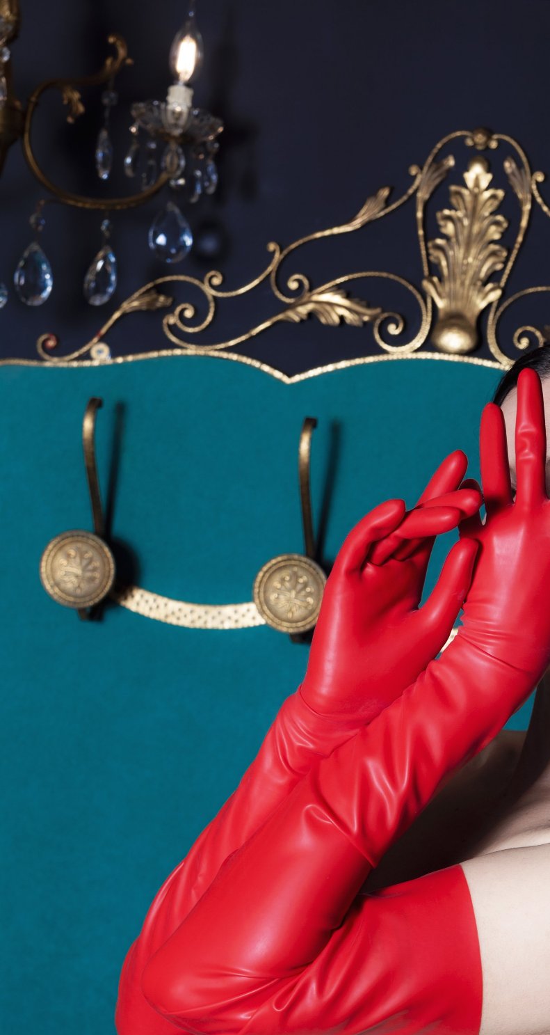 THE LATEX COLLECTION GLOVES RED